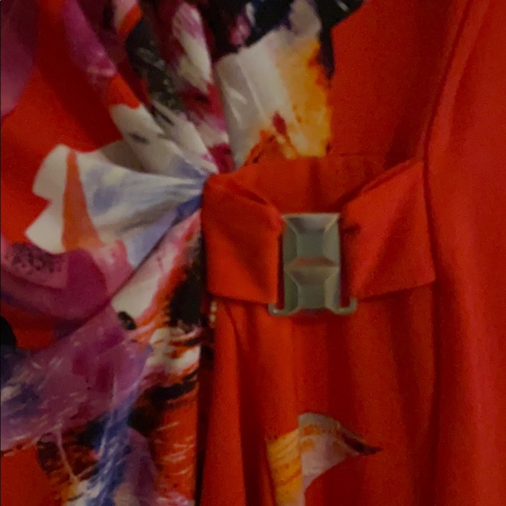 Colorful asymmetrical blouse. - Picture 2 of 2